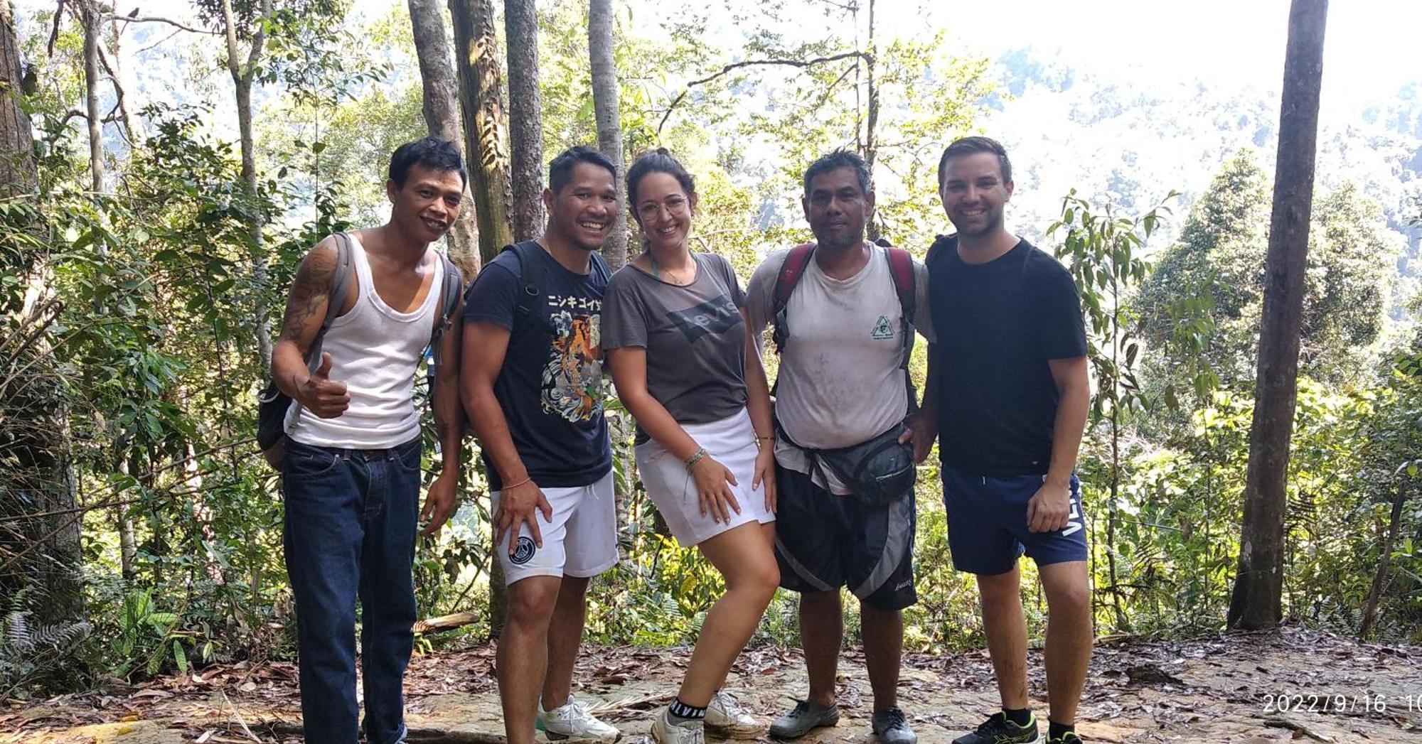 Orangutantreksumatra & Lovely Jungle Lodge Only Book If You Are Treking With Us ブキットラワン 部屋 写真