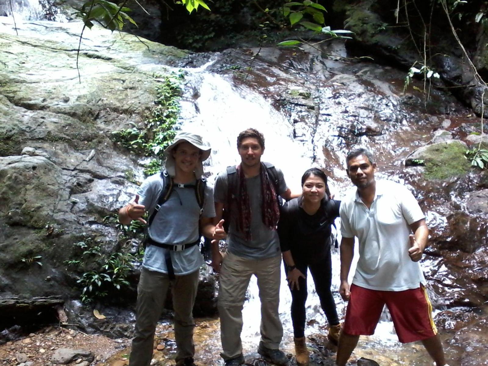 Orangutantreksumatra & Lovely Jungle Lodge Only Book If You Are Treking With Us ブキットラワン 部屋 写真