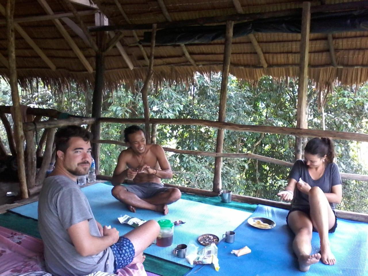 Orangutantreksumatra & Lovely Jungle Lodge Only Book If You Are Treking With Us ブキットラワン 部屋 写真